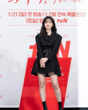 Park Ye-yeong Instagram - 세작, 매혹된자들 / 멋진 사진 고맙습니다아🫡