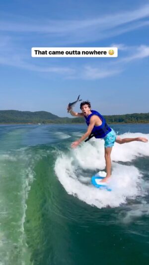 Parker Pannell Instagram - Didn’t see that coming 😅 
#surf #lake #fishing