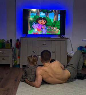 Parry Glasspool Instagram - Just a Dad and his daughter bonding over a little girl and her monkey....its all fun and games until she asks you something in Spanish and stares directly into your soul for 25 minutes....