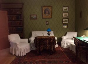 Parsa Pirouzfar Instagram - The furniture is covered,
Anton Pavlovich is not home.. June 30, 2017

روكش مبل ها را كشيده اند،
آنتون پاولُويچ خانه نيست..