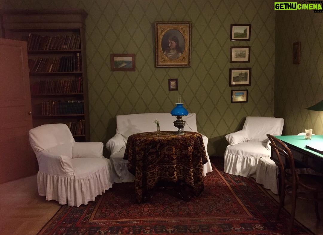 Parsa Pirouzfar - 21.8K Likes - The furniture is covered,
Anton Pavlovich is not home.. June 30, 2017
روكش مبل ها را كشيده اند،
آنتون پاولُويچ خانه نيست..