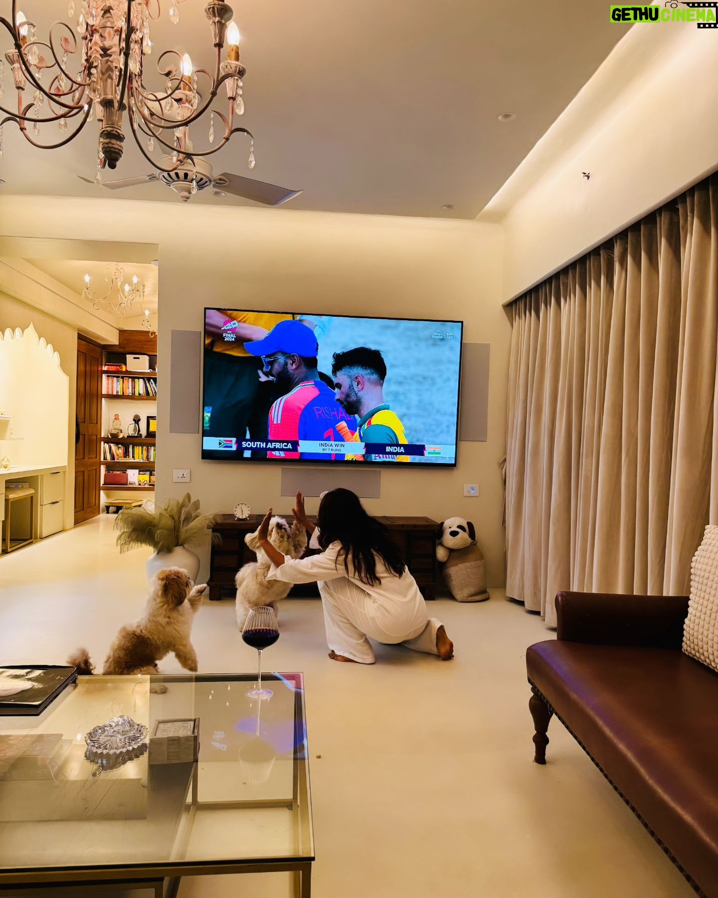 Parul Yadav - 124.9K Likes - Indiaaaaaa... what a game.. when all seemed lost we just did not give up.. here's to magical #Bumrah and the persevering #Hardik and to #SKY and everyone else in this wonderful team.. a great team that deserved several more trophies in the past 10 years but here's to total domination from here on!!! Cmon INDIAAAA
#T20WorldCup #ChampionSquad #TeamIndia #INDvSA #T20WorldCupFinal @t20worldcup @icc @indiancricketteam
