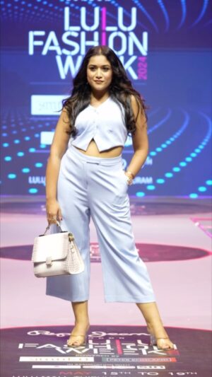 Parvathy R Krishna Instagram - Lulu Fashion Week 2024❤️
Showstopper for @magnoliabags.global 
MUA: @sudev.rudra 
Hair : @sayukthaammu 
Styling : @joe_elize_joy 
.
.
.
.
.
#réel #reels #reelkarofeelkaro #reelitfeelit #instagood #instagram #fashion #fashionblogger #fashionshow #showstopper #lulufashionweek
