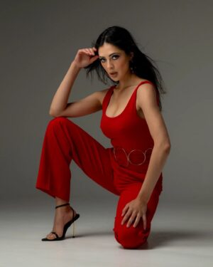 Parvati Melton Instagram - "Keep your heels, head, and standards high." -Coco Chanel
.
Model: @parvatim
Photographer: @asherrainphotography 
Lighting Technician: @danostergren 
MUA: @natalie_portland
Studio: @cobaltstudiospdx 
.
.
.
#highfashionphotography #FashionPhotography #studiophotoshoot #EditorialPhotoshoot #editorialfashion #editorialfashionshoot