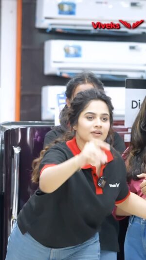 Parveen Instagram - Witness the exclusive Porur Premier League match that took place at our VIVEK’S PORUR SHOWROOM! 🫶🎉⭐️

I and your other favourite influencers enjoyed playing various games including cricket 🏏& table tennis 🏓 in the stunning 8,000sq ft single floor Porur showroom showcasing wide range of worldclass products!🧑‍💻👩‍💻

Hurry up and come check out VIVKES Porur outlet to get the best of the best products with the best prices & offers!!⭐️🎧💻⌚️
.
Viveks Porur Showroom
19, Arcot Rd, Ramakrishna Nagar, Porur, Chennai, Tamil Nadu 600116

@arun_aravind_twins @___chippu___chippy @vj.narmadha @sindhujahari @vj_roshni