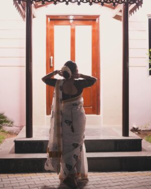 Parveen Instagram - 🤍

.
.

#sareelove #malayali #picoftheday #trendingpost #instagood #instagram #like #instadaily #parveenofficial