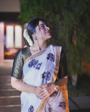 Parveen Instagram - 🤍

.
.

#sareelove #malayali #picoftheday #trendingpost #instagood #instagram #like #instadaily #parveenofficial