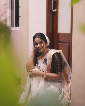 Parveen Instagram - 🤍

.
.

#sareelove #malayali #picoftheday #trendingpost #instagood #instagram #like #instadaily #parveenofficial