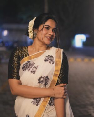 Parveen Instagram - 🤍

.
.

#sareelove #malayali #picoftheday #trendingpost #instagood #instagram #like #instadaily #parveenofficial
