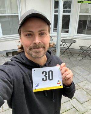 Pascal-Hugo Caron-Cantin Instagram - Premier dossard de l’année, premier triathlon à vie 🏊🏼‍♂️🚴🏼🏃🏻‍♂️
Objectif: avoir ben du fun et apprendre comment ça marche ce sport de débile-là! LFG!