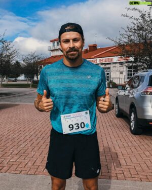 Pascal-Hugo Caron-Cantin Instagram - 2:58.32!! 💪🏼🏃🏼‍♂️

Y’a 16 semaines, je me suis donné comme objectif de faire sous 3h. 111 jours, en restant focus avec ma soeur @marilou_c_c 

Je suis vraiment fier!

Félicitations à ma soeur @maman4en5 pour son premier demi-marathon!