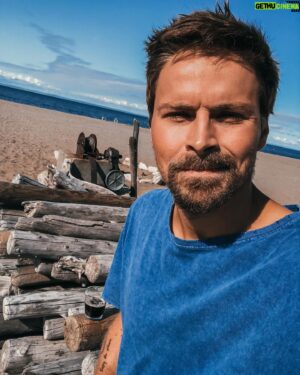 Pascal-Hugo Caron-Cantin Instagram - Télétravail, soleil plein. ☀️