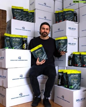 Pascal-Hugo Caron-Cantin Instagram - Ma nouvelle entreprise Upika est officiellement lancée! 🎊

Vous pouvez donc dès maintenant vous procurer le Upika Endurance, le carburant ultime pour sports d’endurance! 🏊🏼‍♂️🚴🏽‍♀️🏃🏼‍♂️

C’est une formule tout-en-un premium pour tous ceux et celles qui prennent leur entraînement au sérieux. 

Par portion:
25g de glucides
300mg de sodium
Électrolytes
Taurine   vitamines

Pour plus d’infos et pour commander, allez au « upika.ca ». Le lien est dans ma bio!
@upikasports 

(Merci à mon pote @julienharoun de @believesupplements de m’avoir donné un bon coup de mains dans toute cette histoire-là!)
