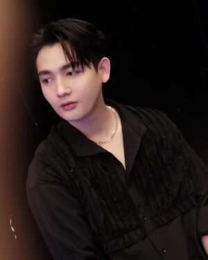 Passatorn Koolkang Instagram - 🖤