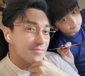 Passin Reungwoot Instagram - #งานคู่ 4️⃣9️⃣ vs 9️⃣ คู่หูต่างเจนเนอเรชั่นฯ  49 ปี กับ (เกือบจะ)  9 ปี @apassin & @legochaophaya #Daddyapassin #LegoCp