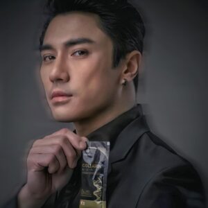 Passin Reungwoot Instagram - ปีนี้ 50 พอดี แอบให้ดูก่อนเลย สิ่งเดียวที่ผมใช้ดูแลตัวเองเสมอๆ ตามบัญชาเจ้าของแบรนด์ ในขณะที่ชีวิตจริงต้องดูแลทุกสิ่ง จนนอนวันละ2-3 ชม. #ขอบคุณที่เลือกผม เป็นพรีเซนเตอร์ และ ขอบคุณมากที่สุด ที่ส่งให้ได้ดื่มทุกวันอย่างเต็มคาราเบว คอลลาเจนที่อร่ิอยมาก ละลายหมดจด และ รสชาติดีมากๆ ผลเหรอครับ… ลองเองเลย 🏆