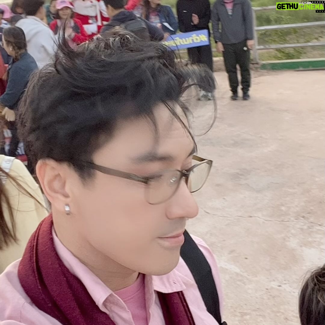 Passin Reungwoot - 526 Likes - 🐍#2024 ขอให้ #ปีมะโรง เป็นปีที่ดี ของเราทุกคนนะครับ งูใหญ่เปรียบได้กับ ความคุ้มครอง ความยาว และ ความแกร่ง ขอให้คุณๆ จงมีรักที่อบอุ่น ซื่อสัตย์ หนักแน่น พร้อมจะโอบรัดเราด้วยหัวใจ เหมือนพญางูใหญ่
ใครป่วยอยู่ จงหายได้ดังหวัง
ไม่ว่าจะอาการหนักแค่ไหน
ขอให้หายป่วยไข้อย่างปาฎิหารย์ สุขภาพดี มีอายุยืนยาว #HNY2024 #DaddyApassin 🔱 ภาพจากกิจกรรมแจกผ้าห่ม 1,000 ผืนกับ แฟนข่าว ทีวี360 ครับ