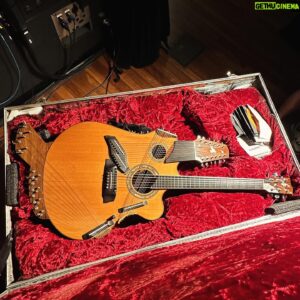 Pat Metheny Instagram - Our new #rigrundown features the amazing @patmetheny and his smorgasbord of gear that traveled with him during his solo Dream Box tour. Here’s a taste of the instruments that helped bring his beautiful compositions to life at the @theryman back in October. Full episode is linked in bio!

•
•
•

#guitar #guitars #guitarist #guitarplayer #patmetheny #dreambox #right #guitarrig #guitargear #gear #jazz #jazzguitar