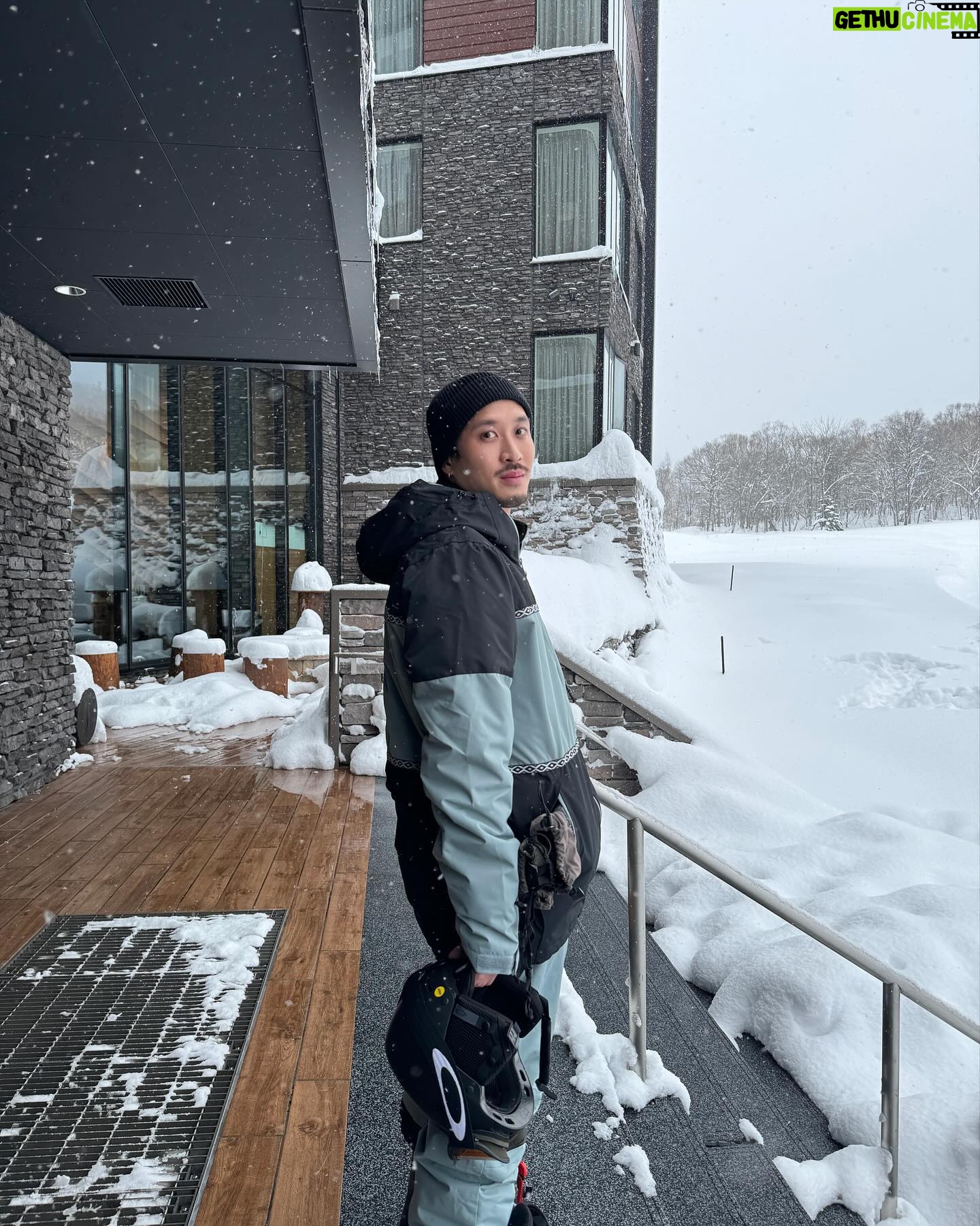 Patara Eksangkul - 116.6K Likes - Pow pow season just started @yu.kiroro @ripcurl_th #yukiroro