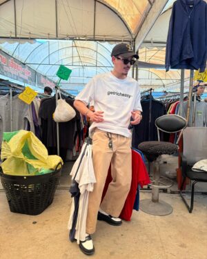 Patara Eksangkul Instagram - ไปเดินซือเสื้อยืด ในอากาศ 42 องศา ยังไงให้ไม่ต้องใช้มือถือเสื้อ // เจอแน่กับโปรเจคเสื้อเหล่านี้ใน @fumefest.official #karnfoei