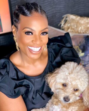 Patrice Covington Instagram - “Don’t be a star…be a galaxy!”, a gift from me to you everyday. ✨🌌 Happy Monday! 

@greg_gilmore on the 🌊
@melissahibbert on the 💄
@lyrictheshadypoo on the 😎

#dontbeastarbeagalaxy  coined and trademarked by ME!