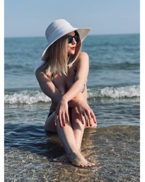 Patricia Janečková Instagram - Dnes slavím své 24 narozeniny 🍀
Nikdy by mě nenapadlo, že se v tomto věku budu potýkat s rakovinou, ale život je nevyzpytatelný a má pro nás přichystán plno překážek, se kterými musíme bojovat 🙂
Všem posílám moc pozitivní energie ❤
Fotky z mé poslední dovolené v Itálii 🏖🏝
-----
Today I celebrate my 24th birthday 🍀
It never occurred to me that at this age I would struggle with cancer, but life is unpredictable and it has a lot of obstacles for us to fight 🙂
I send a lot of positive energy to everyone ❤
Photos from my last vacation in Italy 🏖🏝

#birthday #june #summer #sea #happiness #breastcancer #power