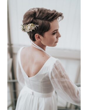 Patricia Janečková Instagram - A few moments before the ceremony 🤍 

📸 @herecsfotakem 
🌸 @kytkyodhanduly 
💄 @tom_krpec 

#wedding #bride #wearemarried #unforgettablemoments #love #komorniscenaarena #ostrava #patriciaburdajaneckova