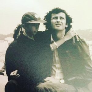 Patrícia Vasconcelos Instagram - Adoro o  meu ar chateado..o  beicinho  ao colo do meu pai na rodagem do Oxalá.  Algures nos anos 70