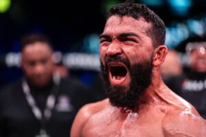 Patricio Freire Instagram - Before I came into this fight, I had doubts about how my post surgery performance would be. Then he landed that punch and the beast awakened. I’m back.

Antes de fazer essa luta, eu tinha dúvidas sobre como seria minha performance após a cirurgia. Aí ele acertou aquele soco e o monstro acordou. Estou de volta.