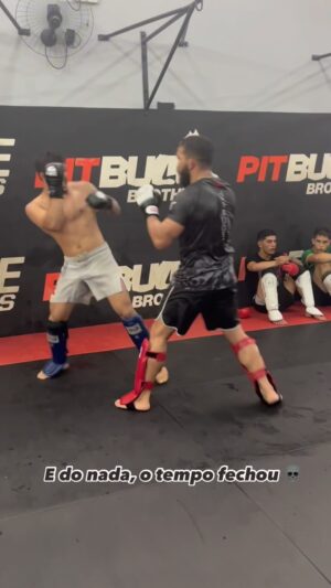 Patricio Freire Instagram - Quando você vai fazer sparring com o duplo campeão e do nada o tempo fecha kkkk 
@patriciopitbull @pitbullbrothers @matheuscobertura #memes