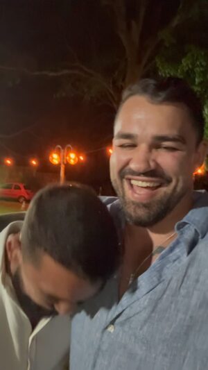 Patricio Freire Instagram - Tentando gravar um video de um feliz ano novo, mas não deu 🤷🏽 mas mesmo assim fica nosso desejo de um feliz ano novo para todos vocês !