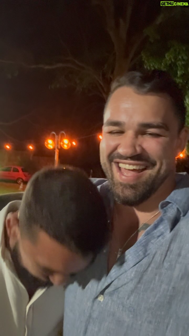 Patricio Freire - 6.7K Likes - Tentando gravar um video de um feliz ano novo, mas nĆ£o deu š¤·š½ mas mesmo assim fica nosso desejo de um feliz ano novo para todos vocĆŖs !