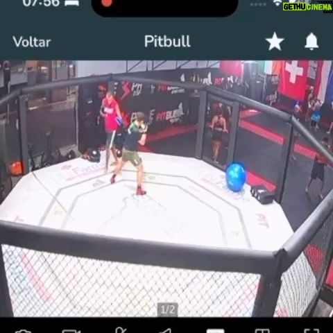 Patricio Freire - 8.9K Likes - A small accident in practice the day before yesterday. I donāt understand how the manufacturer puts such a thing inside a pad, but I already took a tetanus vaccine and itās all good.
Um pequeno acidente no treino anteontem. Não entendo como o fabricante coloca uma coisa dessas dentro de uma manopla, mas jÔ tomei vacina contra tétano e estÔ tudo bem.