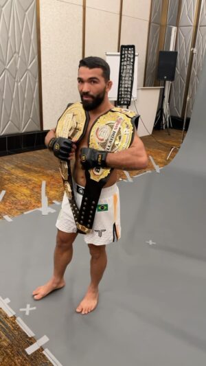 Patricio Freire Instagram - A look into the future? @patriciopitbull certainly thinks so 👀

[ #PFLvsBellator | Saturday, Feb 24th | 3pm EST | 🎟in bio]