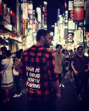 Patrick John Flueger Instagram - Tokyo 🇯🇵 •
#LoveIsaDrugWorthTaking #tokyo •
•
• shirt by @festybesty