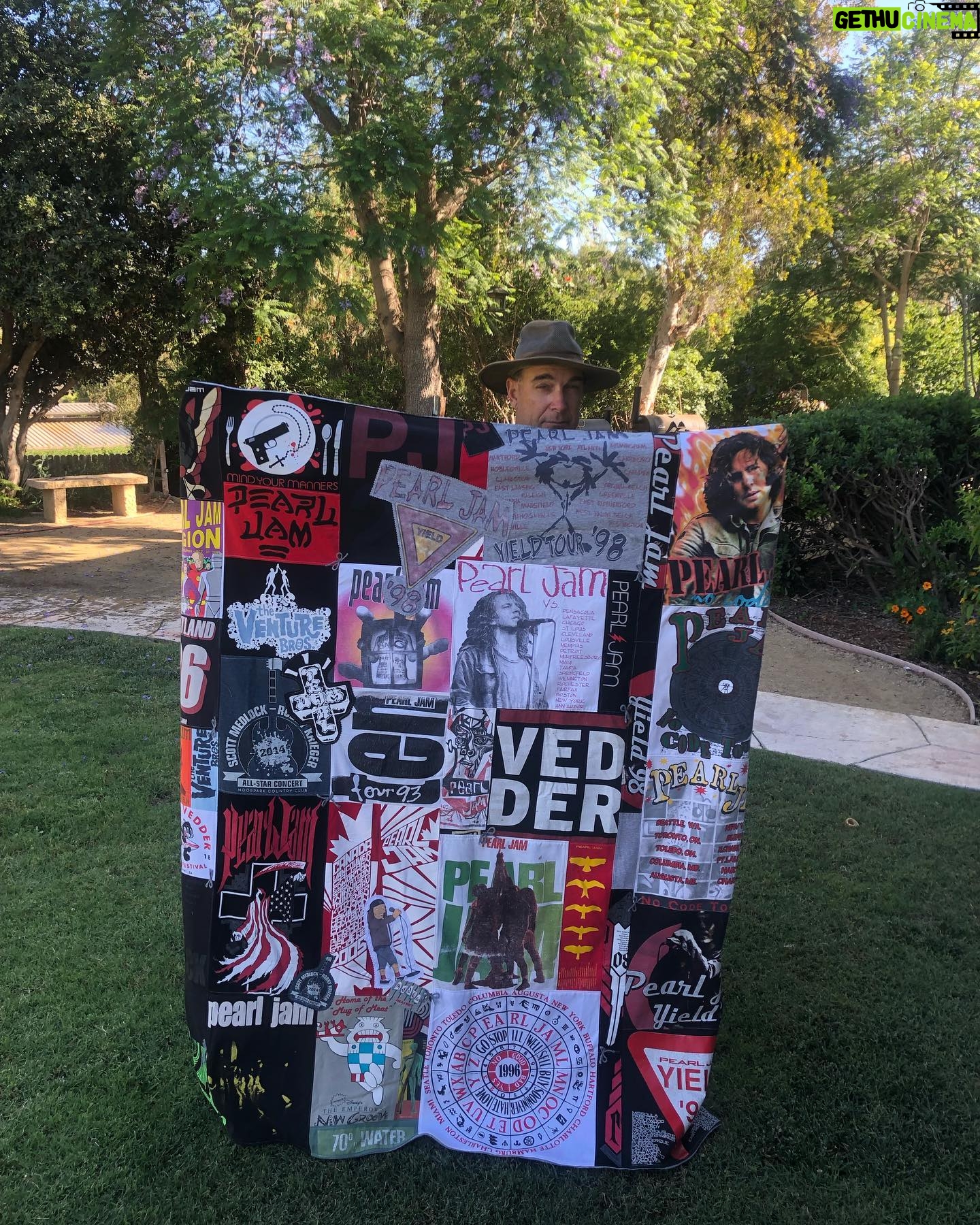 Patrick Warburton - 2.4K Likes - Happy Father’s Day y’all dads!!!
Thank you my dearest love Cathy and those four rascally kids that make me a father ❤️❤️❤️❤️❤️@pearjam #pearljam