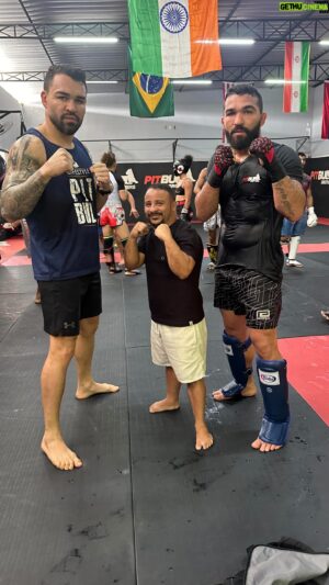 Patricky Freire Instagram - Não existem palavras suficientes para expressar o quanto sou agradecido por vocês existirem! Obrigado por todo incentivo, apoio e empenho para o meu crescimento profissional e pessoal. 🙏❤️✅🥊
.
.
.
.
.
.
.
#irmandade #gratidão #treino #artesmarciales #mma #anao #mmafighter #boxe #jiujitsu #luta #fitness #fit #foco #academia #saude #felicidade #dieta