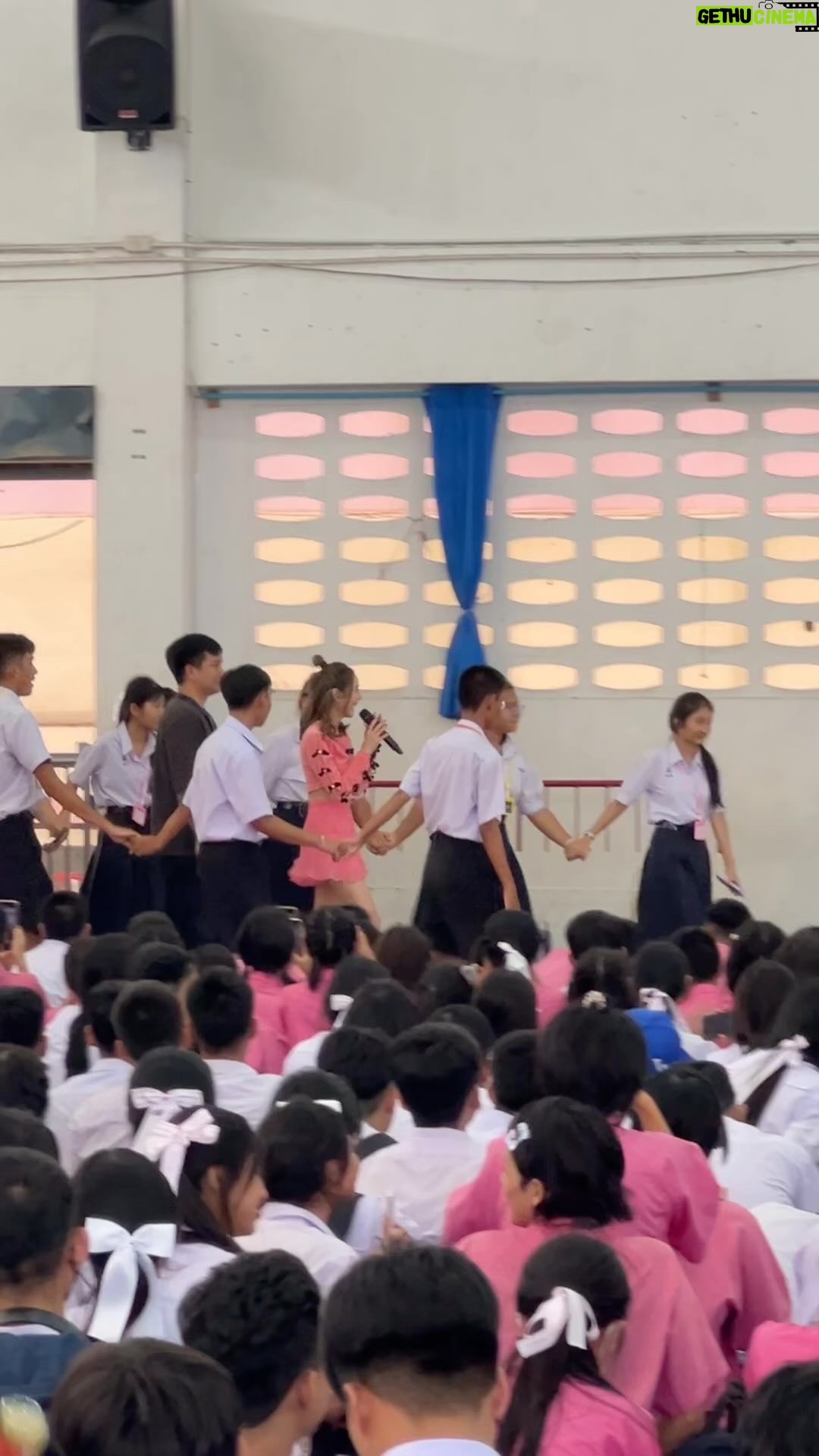 Pattarasaya Kreursuwansiri - 3 Likes - พี่พีคอยากไปติดฝนกับน้องๆแล้วก็ไปปักตะกร้าทุกโรงเรียนเลยค่ะซิสสสส🥰😍🙏🏻🥳 #peaksayaa