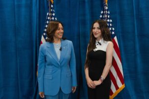 Paty Cantú Instagram - Fue un honor ser invitada por la Vicepresidenta @kamalaharris a compartir mi voz en la reunión especial de la comunidad latina en Las Vegas. 

Un recordatorio de que tanto los inmigrantes, los ciudadanos latinos y mexicanos que conforman Estados Unidos, merecen tener voz y un liderazgo respetuoso 

Si eres ciudadano, regístrate y vota! #Latinovotesmatter

Adondequiera que vayamos, dondequiera que se nace o se elige luchar por crecer y progresar, los latinos trabajamos duro, y nos ganamos nuestro derecho a elegir nuestro presente y futuro. El #votolatino importa

It was an honor to be invited to today’s rally for the Latino community by Vice President Kamala Harris. Diversity and representation is key in democracy. 
A reminder that immigrants, Latinos, and Mexicans deserve their say and respectful leadership. 
Wherever we go, wherever we’re born or choose to strive for our dreams, we work hard and we earn the right to have our voices heard. 

If you’re a citizen, go register and vote. 

📸: @apanauu