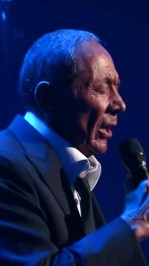 Paul Anka Instagram - Singing a favorite tune with an old friend. Thank you, @caesarswindsor!