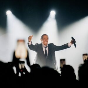 Paul Anka Instagram - I had the most incredible time in #Manila at Oscar Vialogo’s birthday celebration! Thank you Oscar for your family’s incredible hospitality. I can’t wait to come back! Happy birthday again 🎉