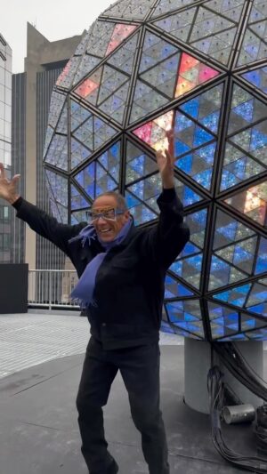 Paul Anka Instagram - 6 hours til Showtime… 🪩
 #NYE #NYC #PAULANKA 
@timessquarenyc @fontainebleaulasvegas