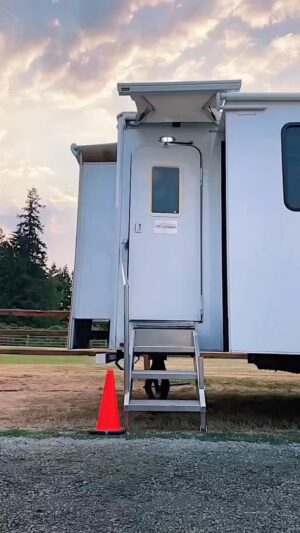 Paul Campbell Instagram - Buckle up…

Reel courtesy of @tyler_hynes 
#threewisemenandababy #countdownforchristmas @hallmarkchannel