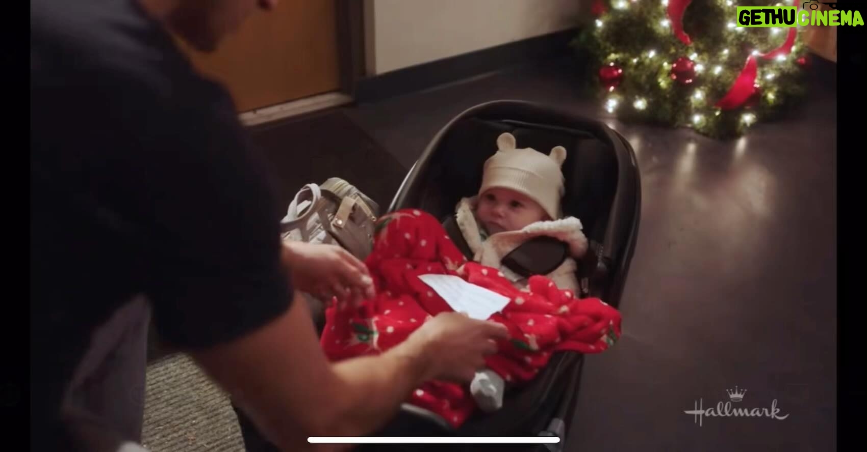 Paul Campbell - 5.6K Likes - Oh baby…
#threewisemenandababy @hallmarkchannel