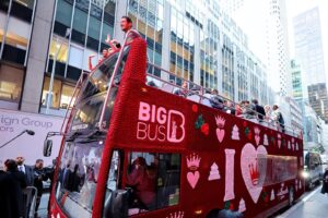 Paul Campbell Instagram - Still can’t believe what an extraordinary event @hallmarkchannel threw in NYC last week to kick off their Countdown to Christmas. So honored to have been a part of it and I can’t wait for everyone to see the slate of movies Hallmark has put together this year. Consider the bar raised! HUGE thank you to everyone who made this possible. It was a truly unforgettable evening. 

#countdowntochristmas #threewisemenandababy #hallmarkchannel