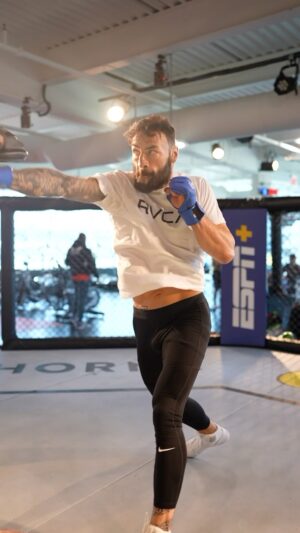 Paul Craig Instagram - Ready for battle 😤 #UFCVegas82