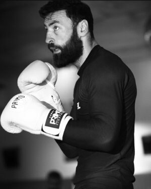 Paul Craig Instagram - No man has the right to be an amateur in the matter of physical training. @7lsevenlayer @higher_level_mma #ufclondon