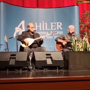 Paul Dwyer Instagram - Çok keyif aldık. Bizi misafir ettiğiniz için çok teşekkür ederiz değerli Ahiler Kalkınma Ajansı ve Kırşehir Belediyesi. Tekrar görüşmek üzere..🎸🎸