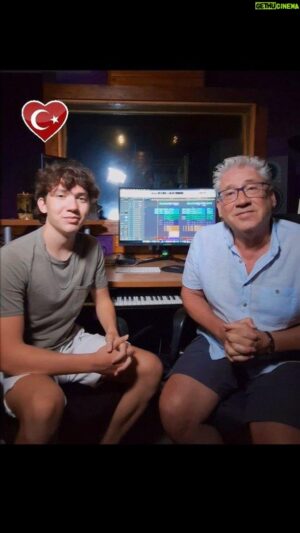 Paul Dwyer Instagram - Cumhuriyetimizin 100. yıl marşı yakında sizlerle. 🇹🇷🇹🇷
#türk #türkiye #100yıl #cumhuriyet #pauldwyer #pauldwyermusic 
@selina_music_production 
@tckulturturizm @istanbulbuyuksehirbld @ankarabbld @izmirbuyuksehirbelediyesi @add_genelmerkezi