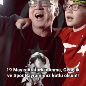Paul Dwyer Instagram - İyi Bayramlaaar!!🇹🇷🇹🇷🇹🇷🎸